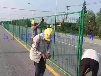 207國(guó)道湖北襄陽(yáng)段襄州縣公路護(hù)欄網(wǎng)-28公里